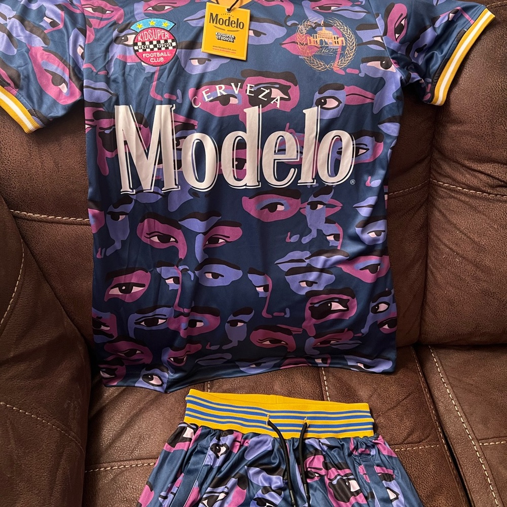 Modelo ‘Football Club’ outfit - Picture 1 of 12
